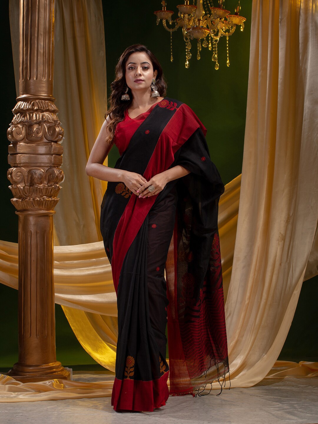 

Mitera Black & Pink Woven Design Pure Cotton Heavy Work Saree