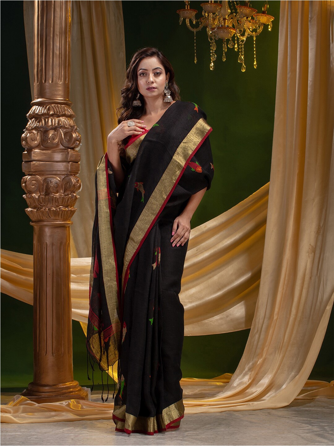 

Mitera Black & Gold-Toned Woven Design Pure Linen Heavy Work Saree