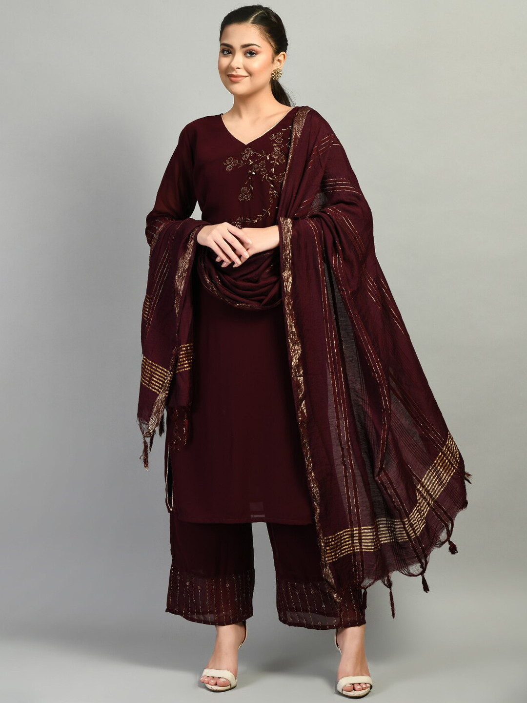 

DesiNoor com Women Brown Embroidered Beads and Stones Kurta with Palazzo & With Dupatta