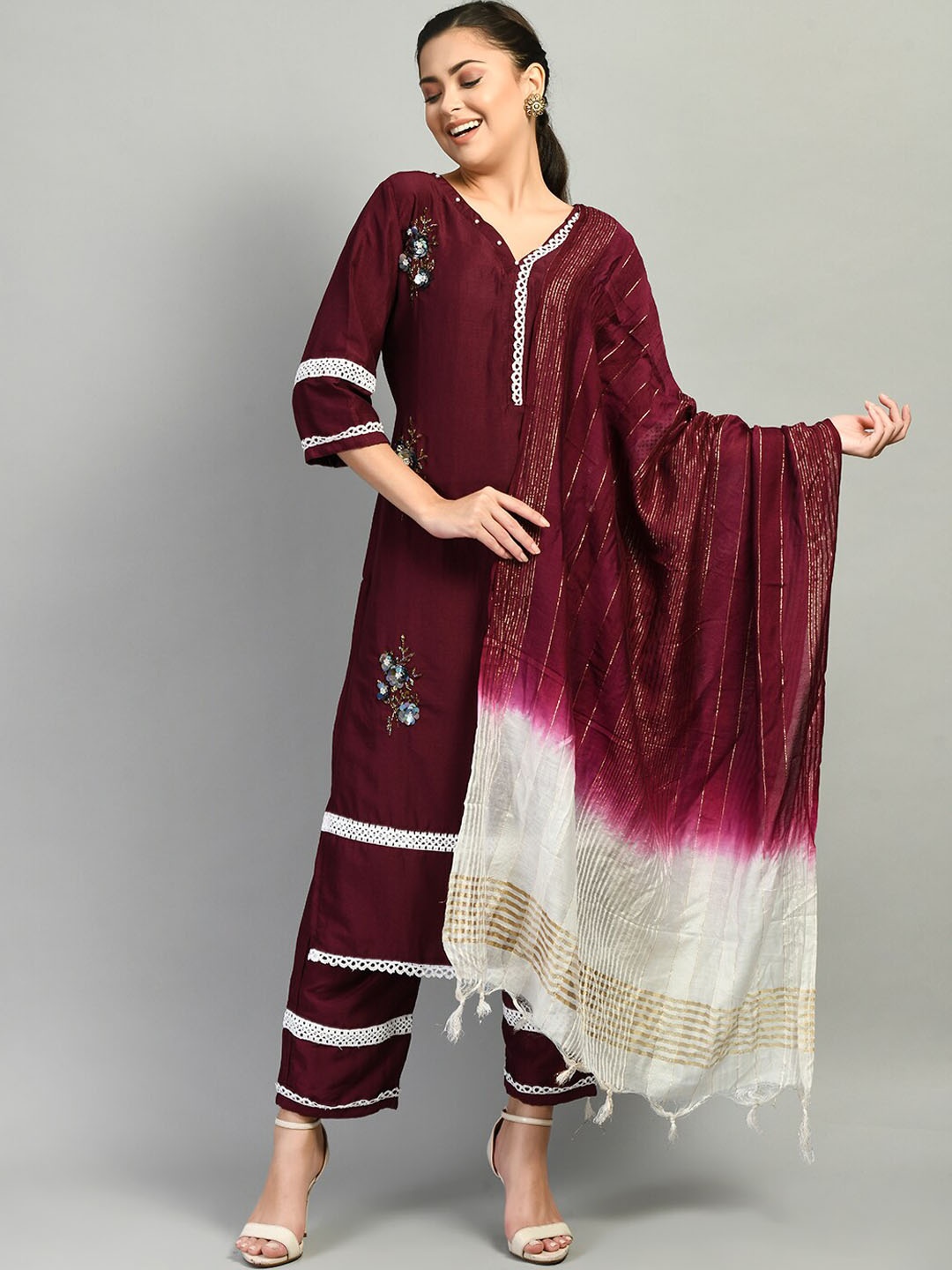 

DesiNoor com Women Purple Embroidered Beads and Stones Kurta with Trousers & With Dupatta