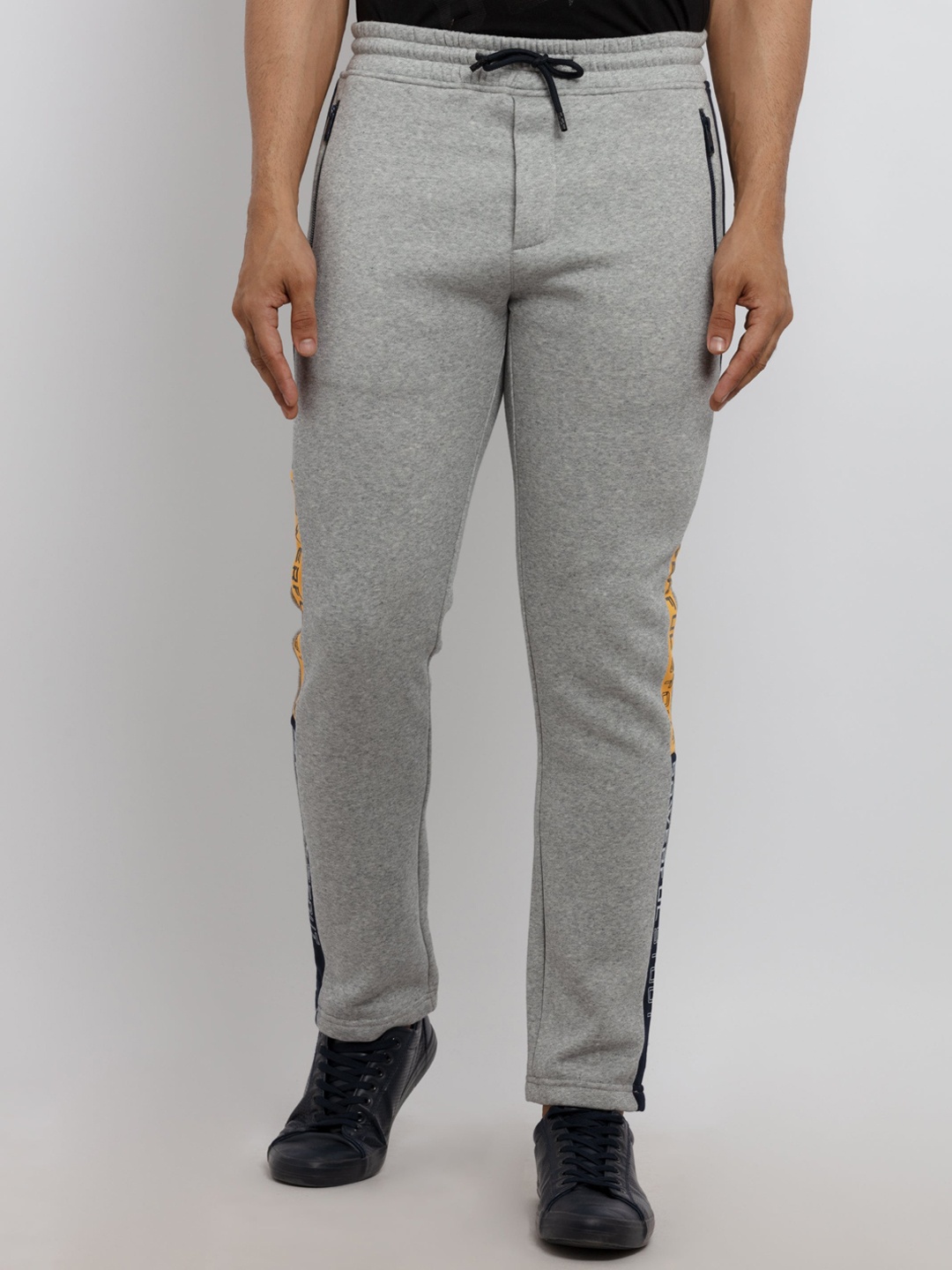 

Status Quo Men Grey Solid Track Pants