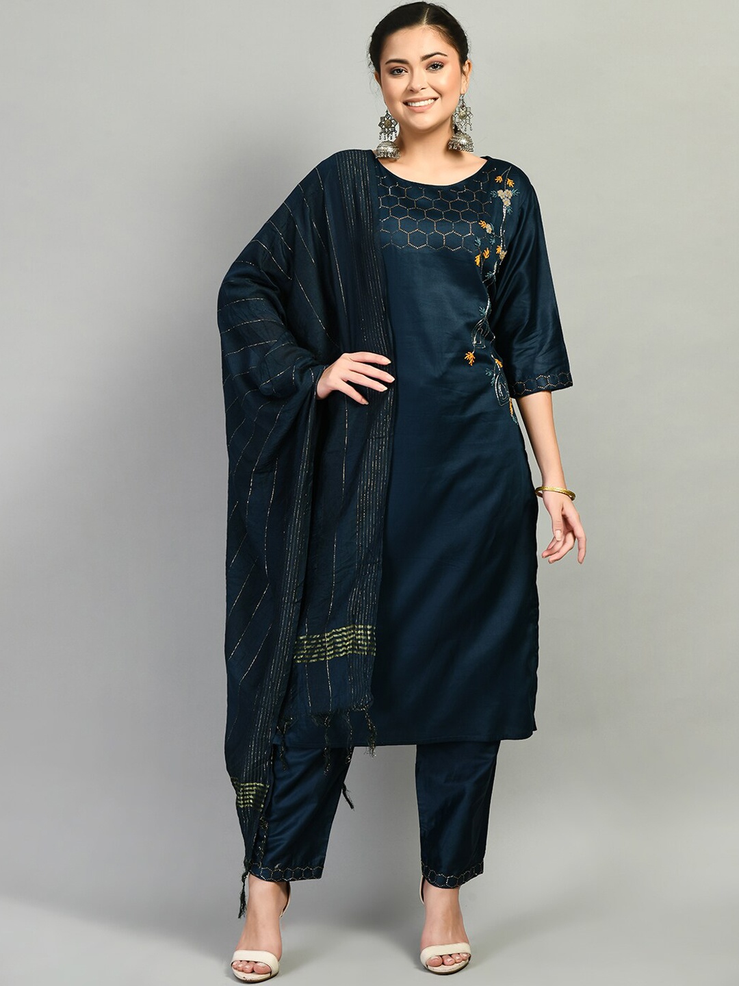 

DesiNoor com Women Teal Floral Embroidered Beads and Stones Kurta with Trousers & Dupatta