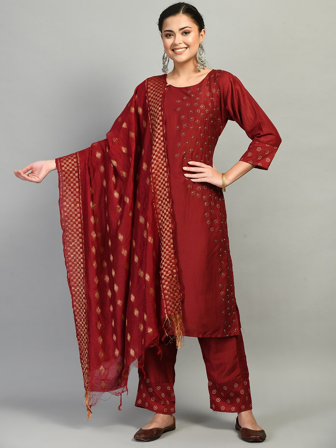 

DesiNoor com Women Red Printed Beads and Stones Kurta with Trousers & Dupatta Set