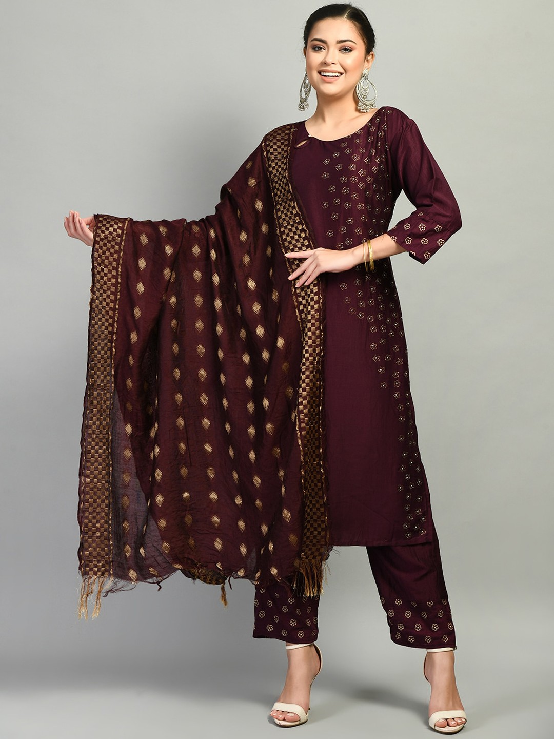 

DesiNoor com Women Brown Floral Printed Beads and Stones Kurta with Trousers & With Dupatta