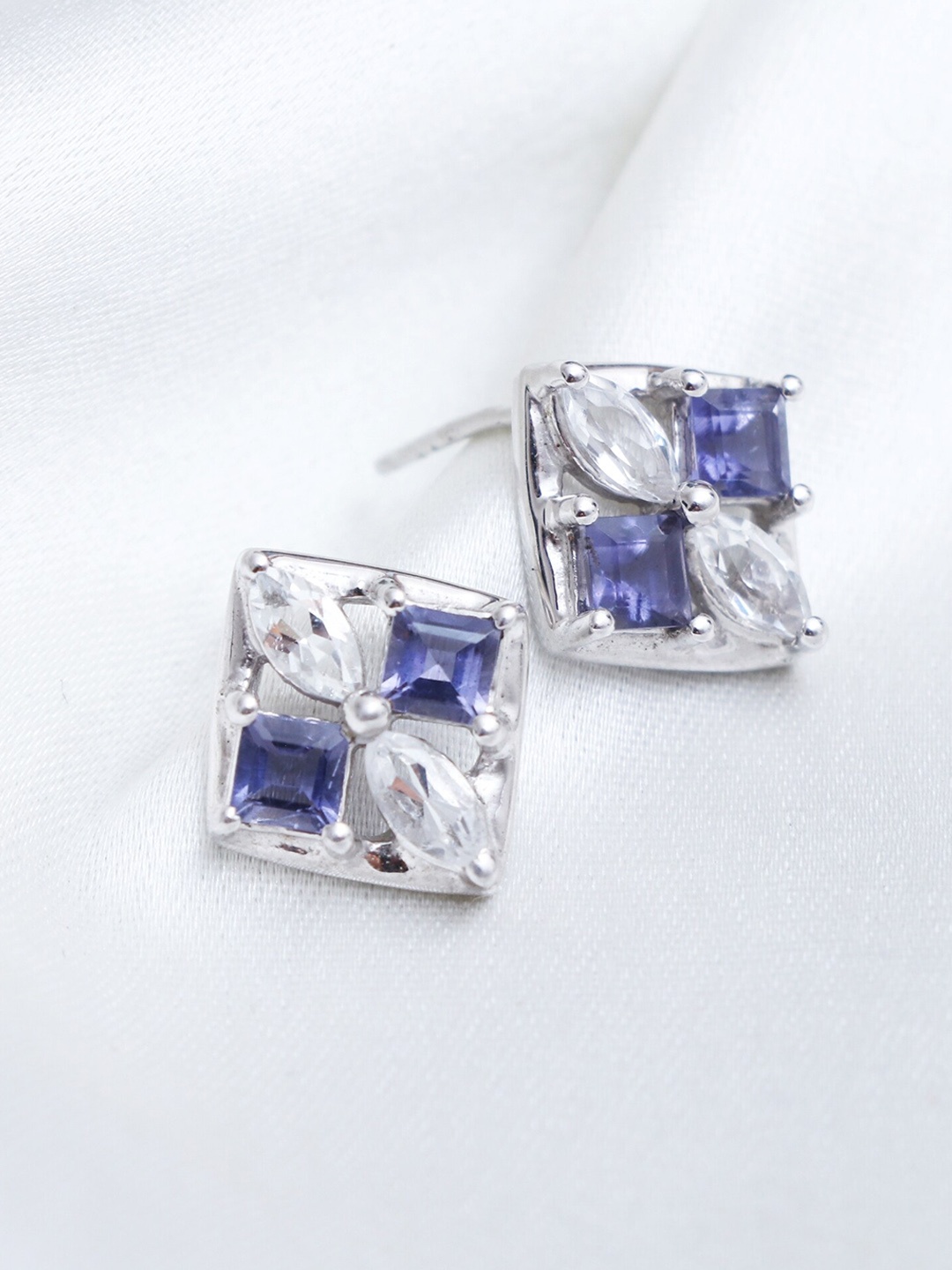 

HIFLYER JEWELS Rhodium-Plated Blue & White Contemporary Studs Earrings