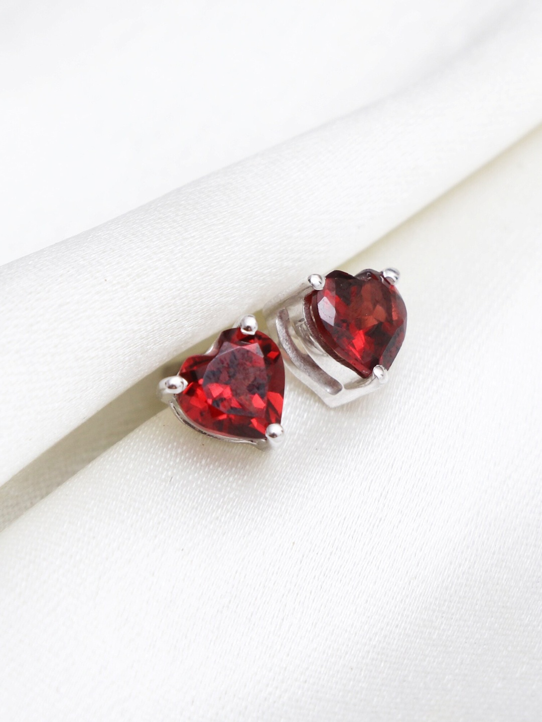 

HIFLYER JEWELS Rhodium-Plated Red Heart Shaped Studs Earrings