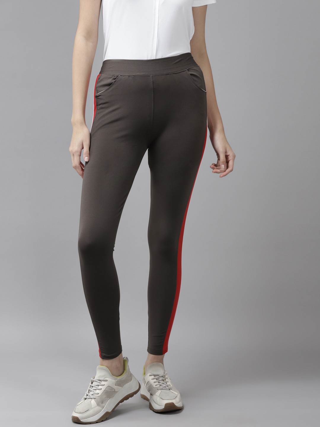 

Aarika Women Grey Solid Track Pant