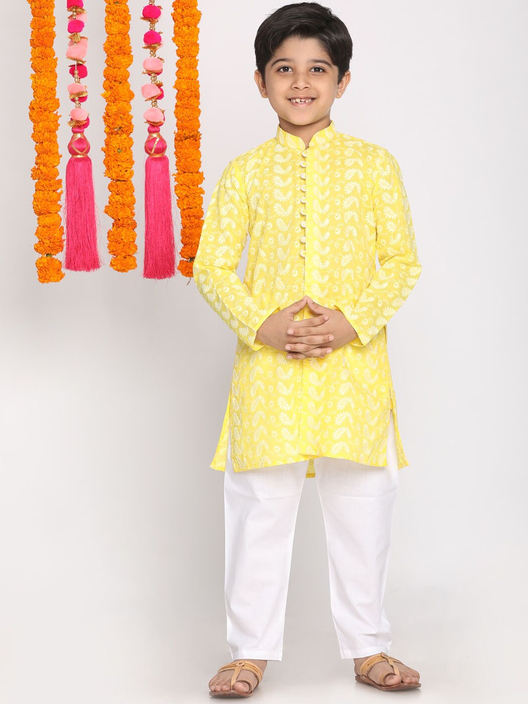 

VASTRAMAY Boys Yellow Paisley Embroidered Pure Cotton Kurta with Pyjamas