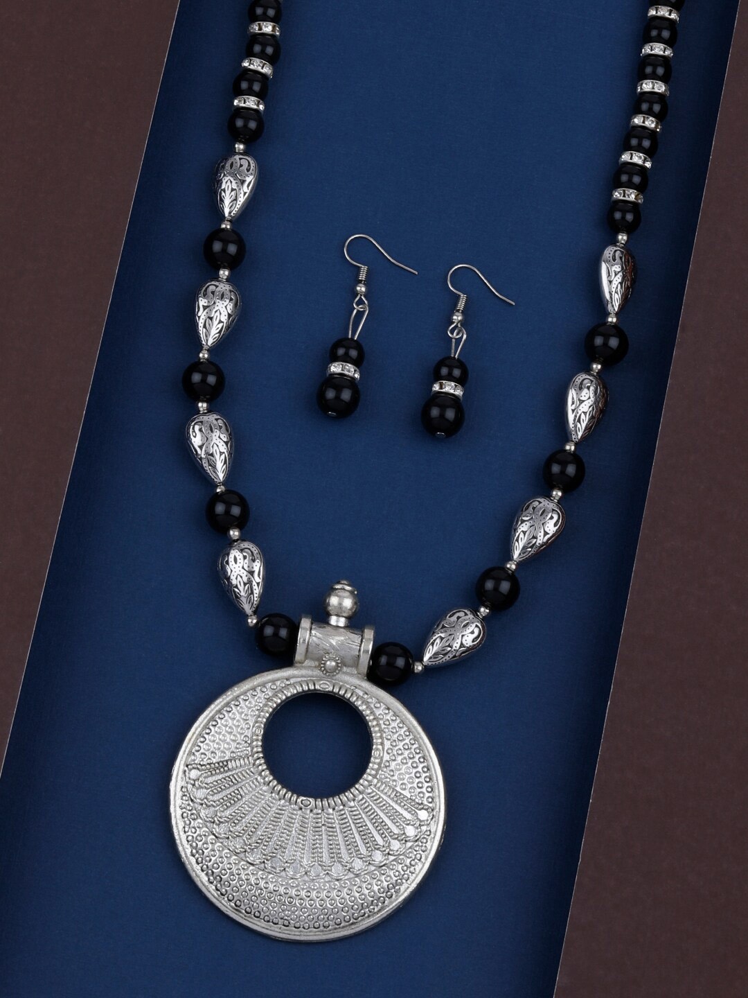 

Silver Shine Silver-Plated Black Pearl Beaded Jewellery Set