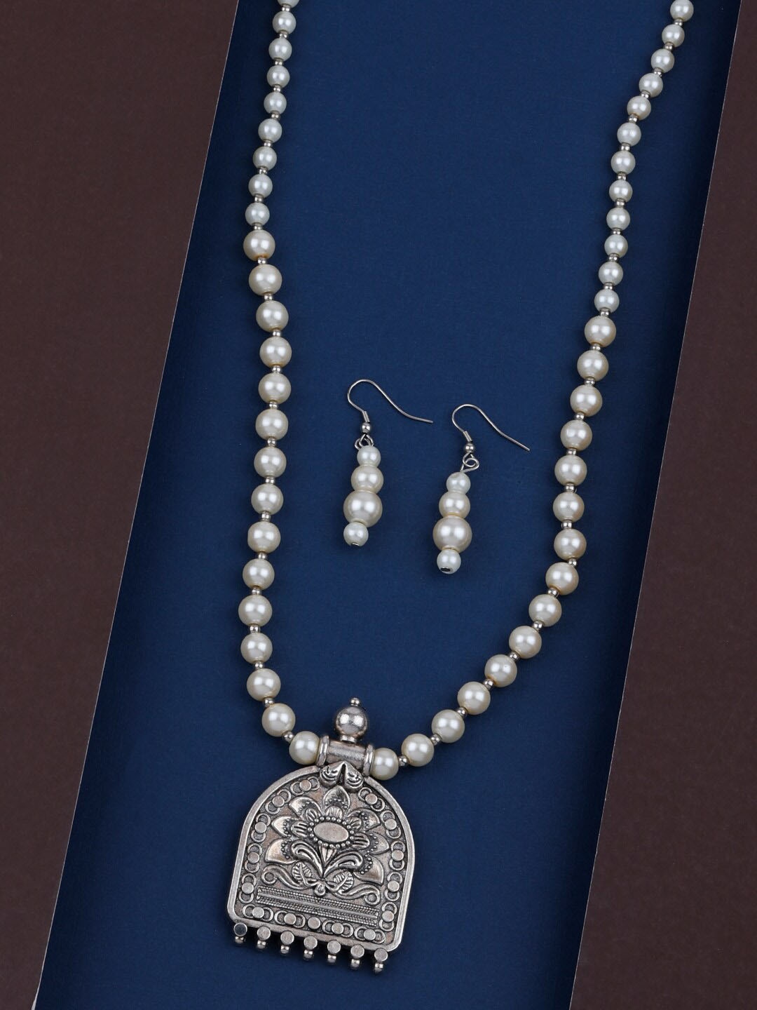 

Silver Shine Silver Plated Oxidised Pendant Pearl Beaded Jewellery Set, White