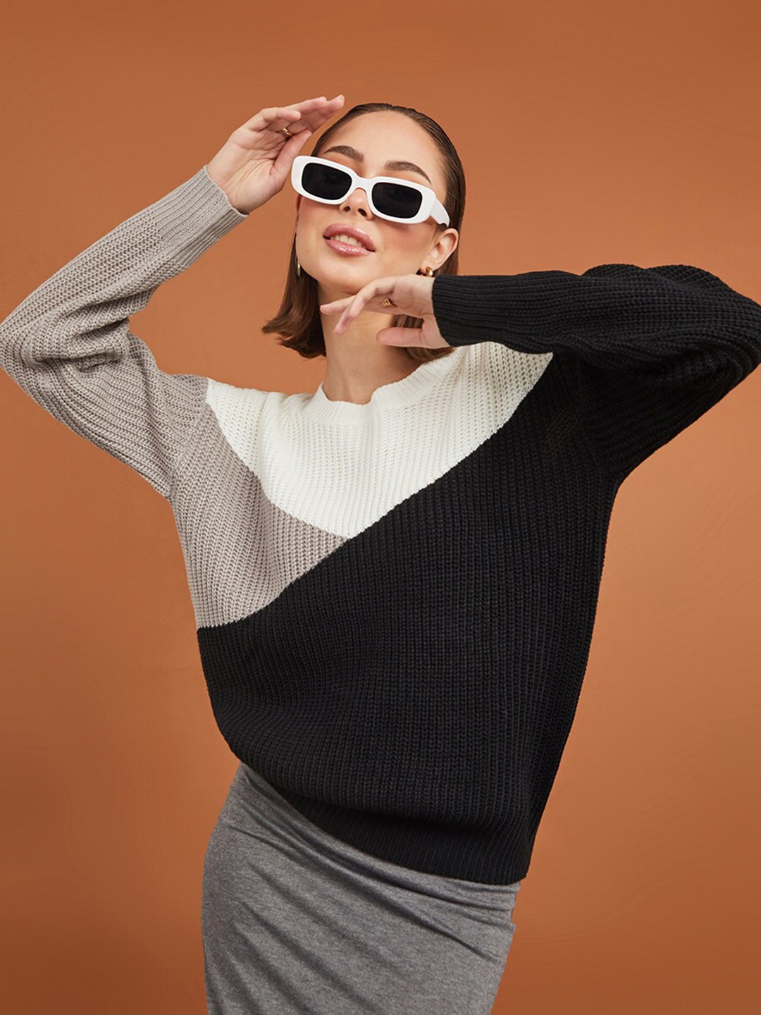 

Styli Women Black & White Colourblocked Regular Length Relaxed Fit Sweater