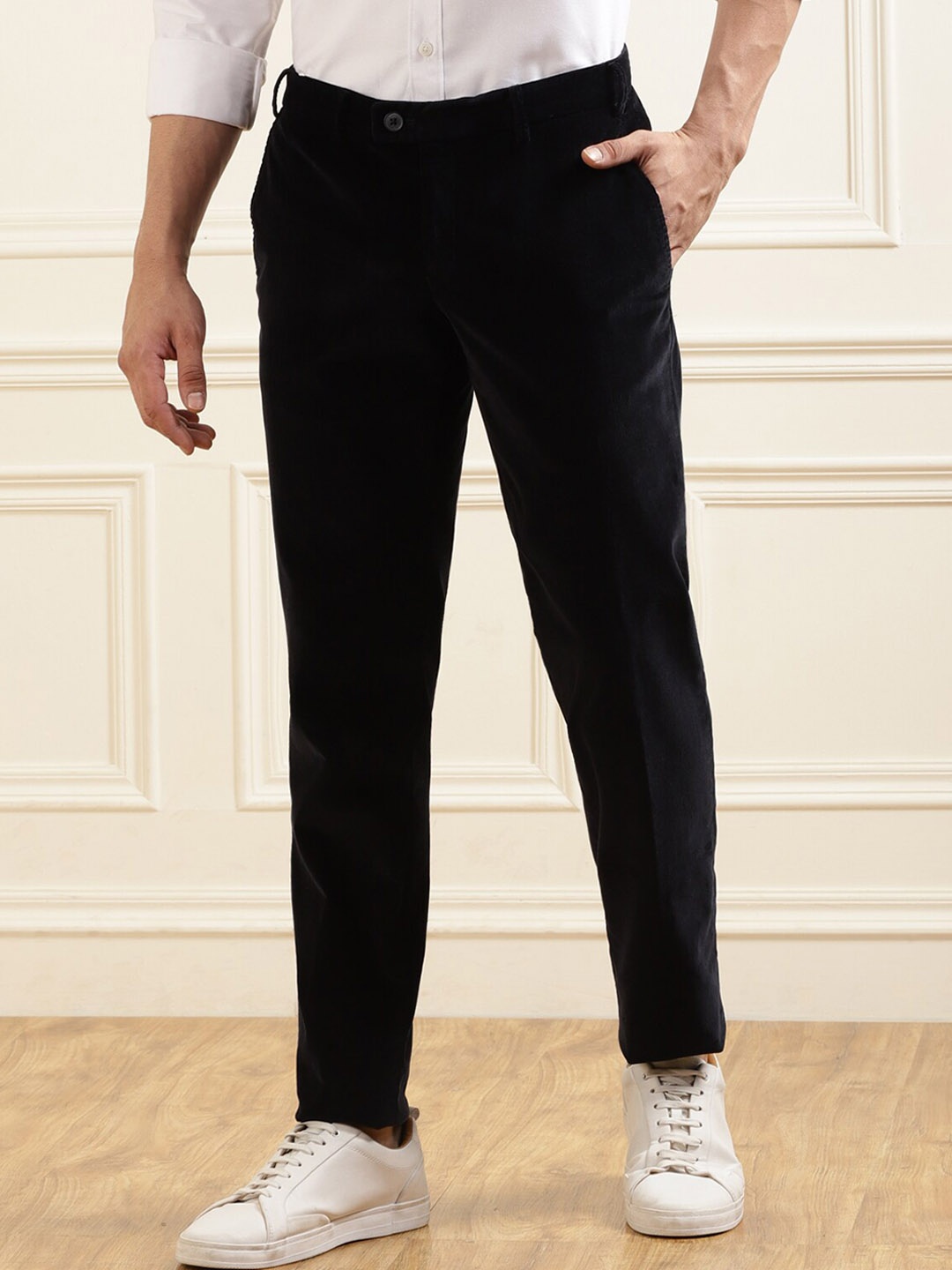 

Hiltl Men Black Corduroy Pleated Trousers