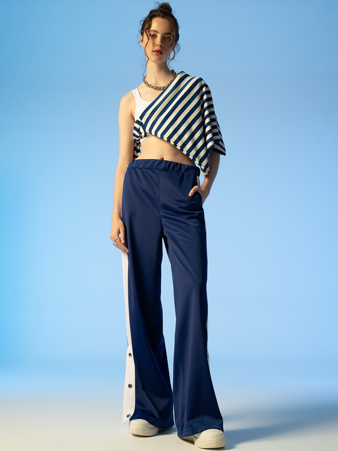 

DeFacto Women Navy Blue Colourblocked Flared Trousers