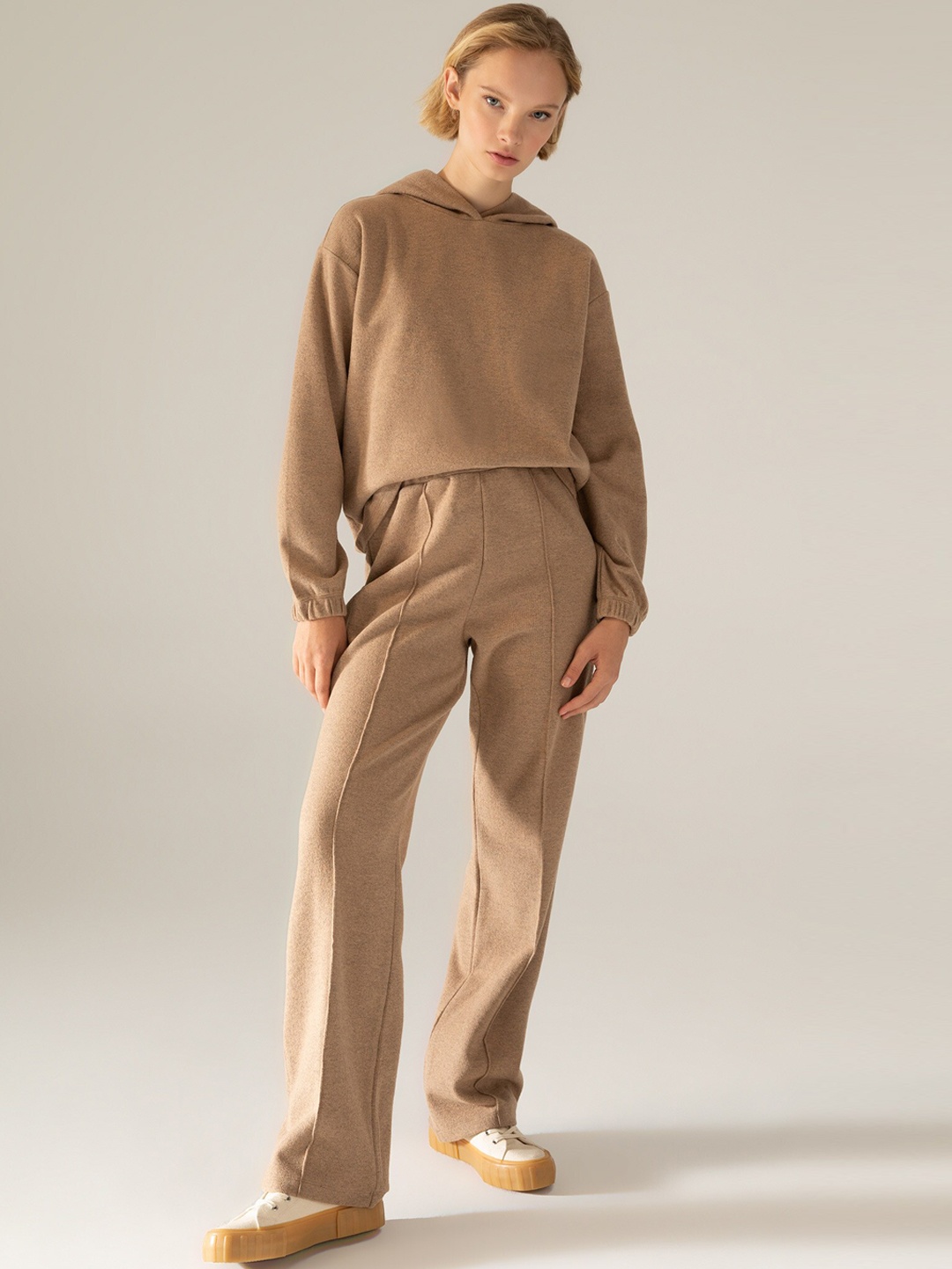

DeFacto Women Solid Trousers, Na