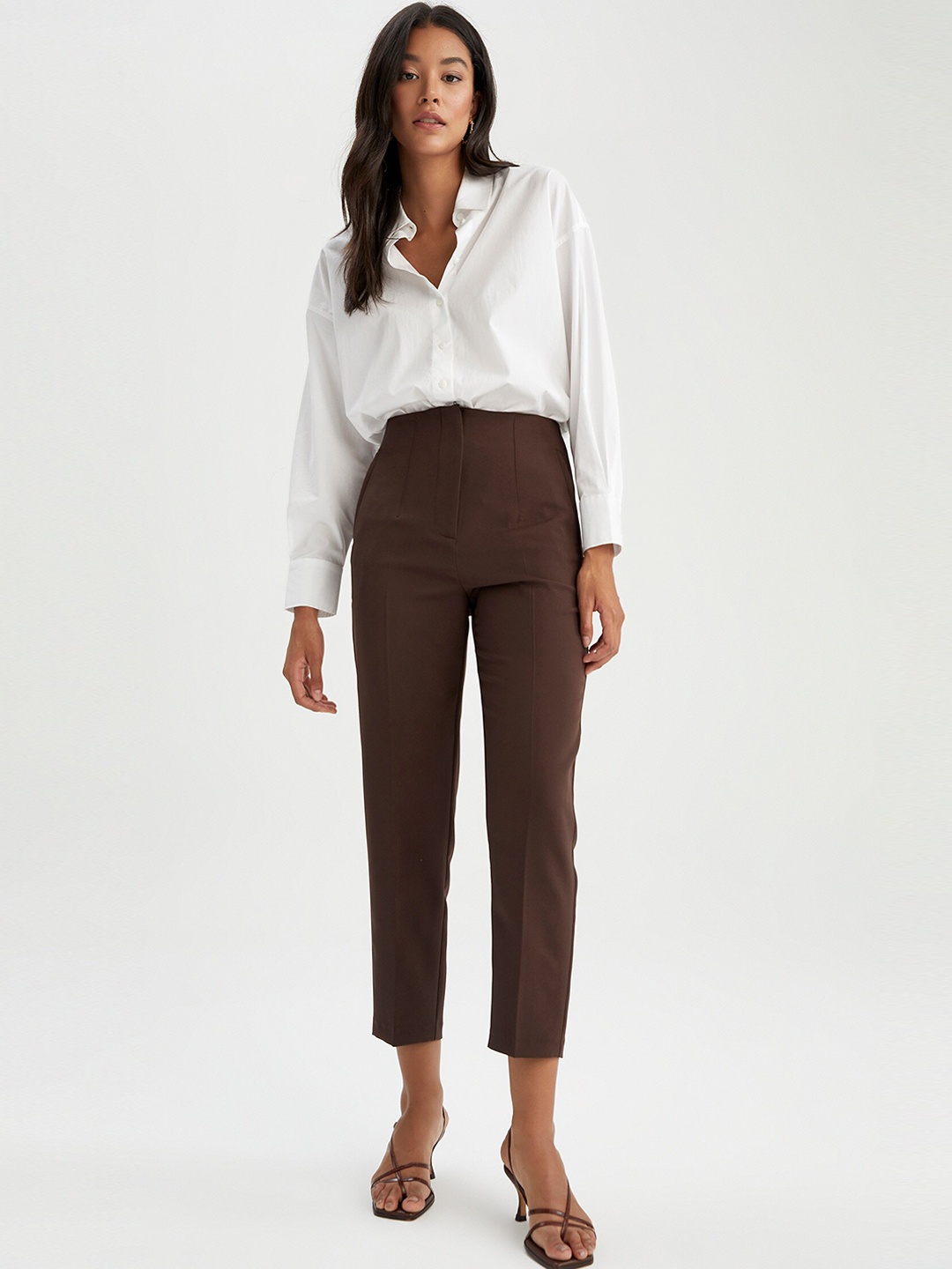 

DeFacto Women Brown Solid Regular Fit Cropped Trousers