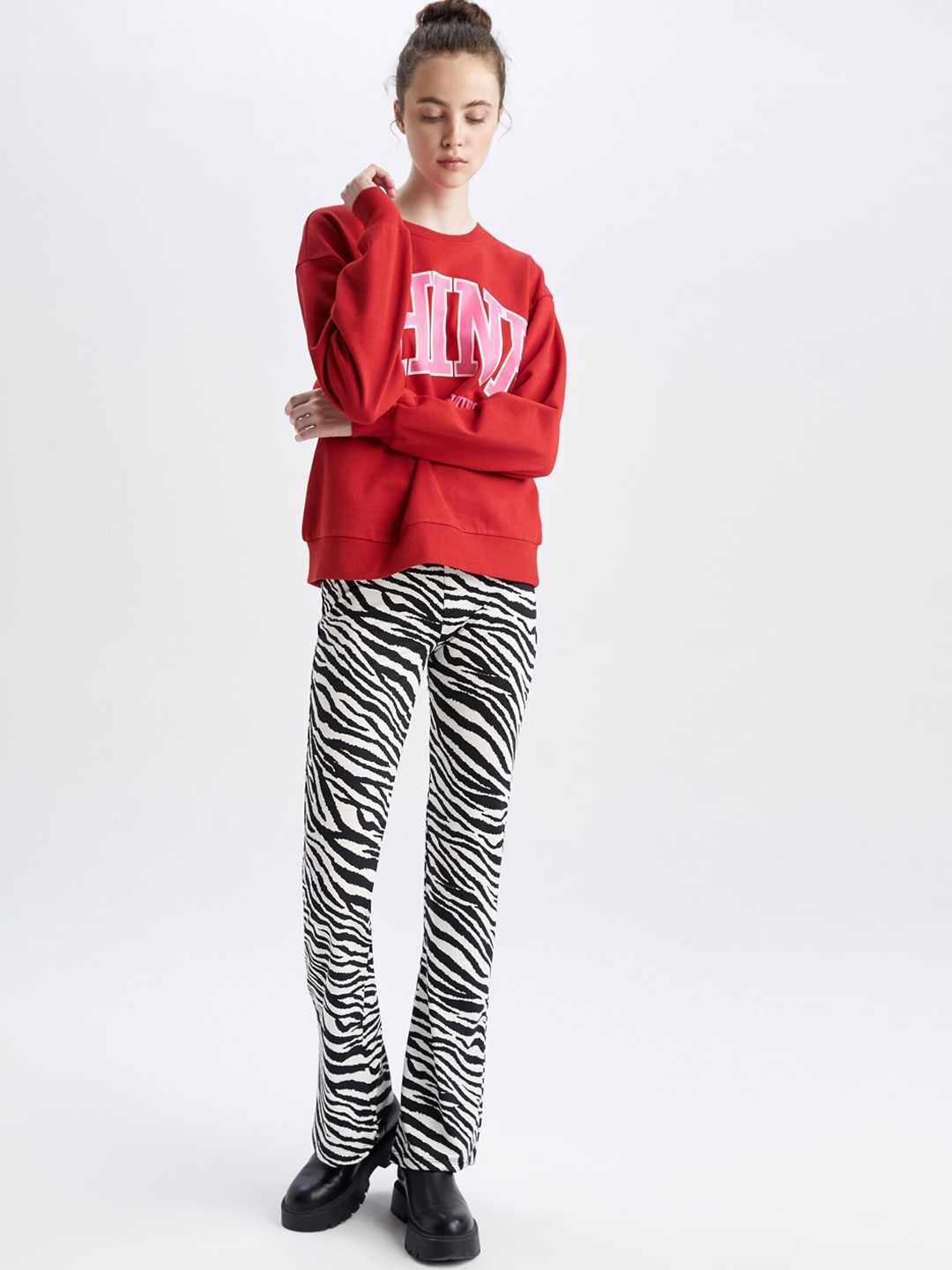 

DeFacto Women Black Animal Printed Trousers