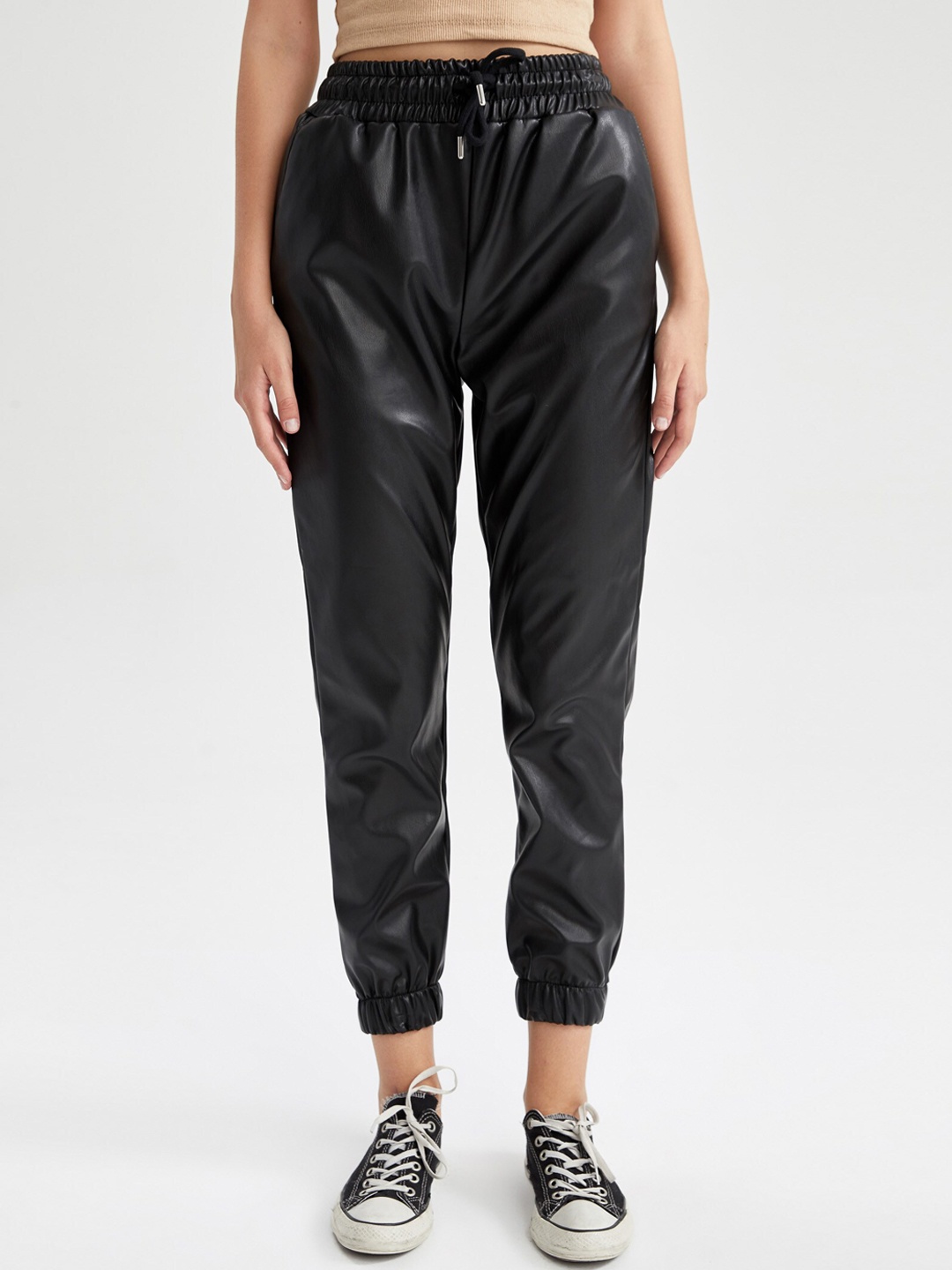 

DeFacto Women Black Regular Fit Solid Joggers