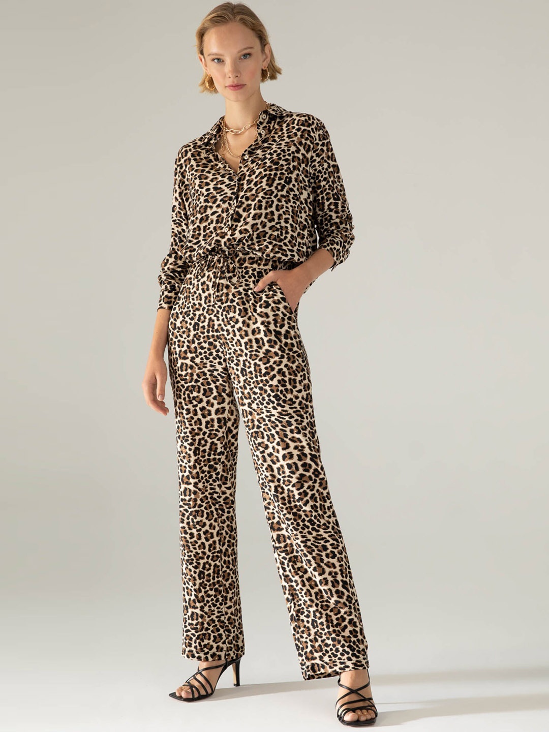 

DeFacto Women Cream & Black Animal Printed Trousers