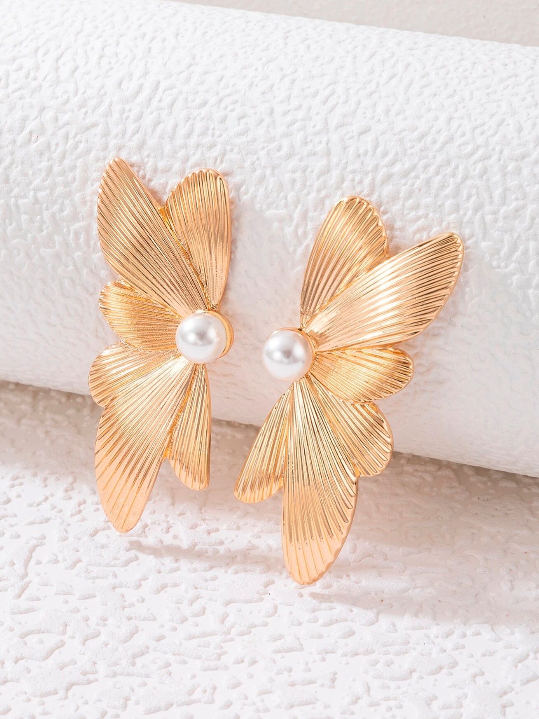 

OOMPH Women Gold-Plated & White Floral Studs Earrings