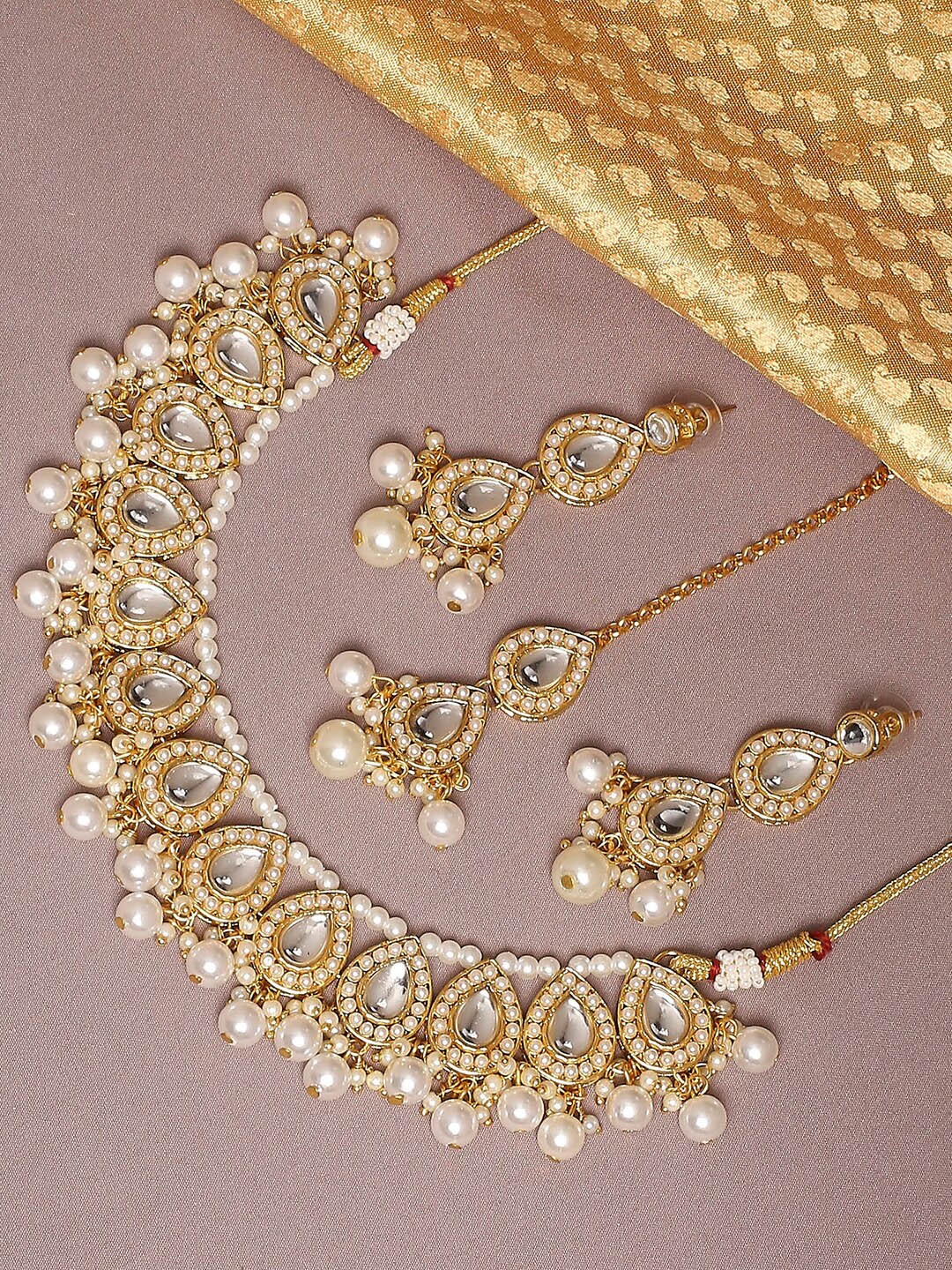 

OOMPH Gold-Toned & White Kundan Studded & Pearls Beaded Jewellery Set