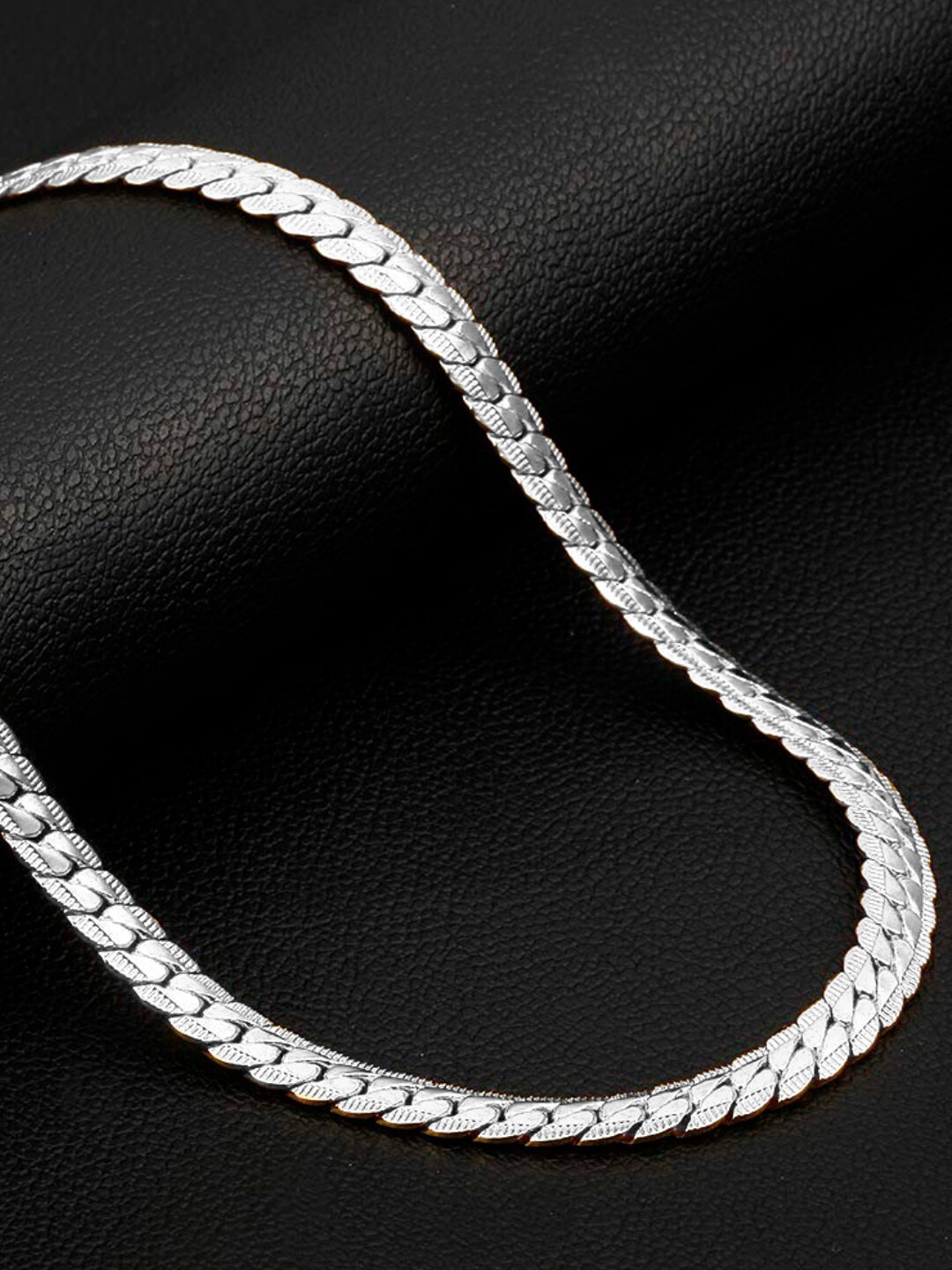 

OOMPH Men Silver-Toned Necklace