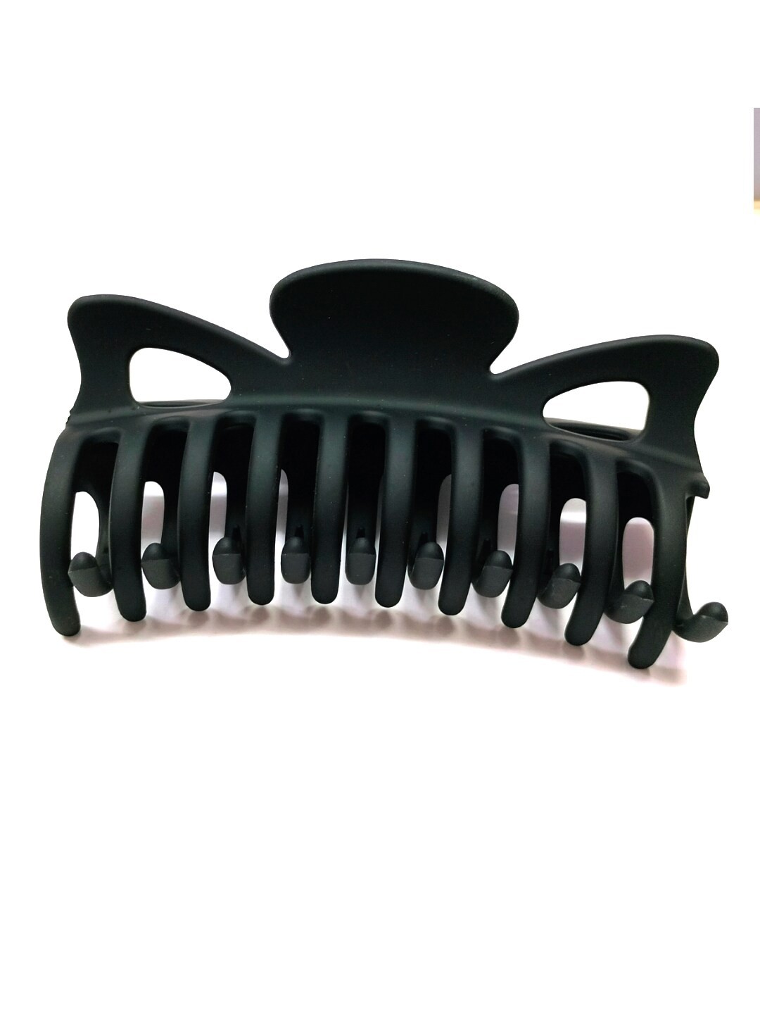 

OOMPH Women Black Claw Clip