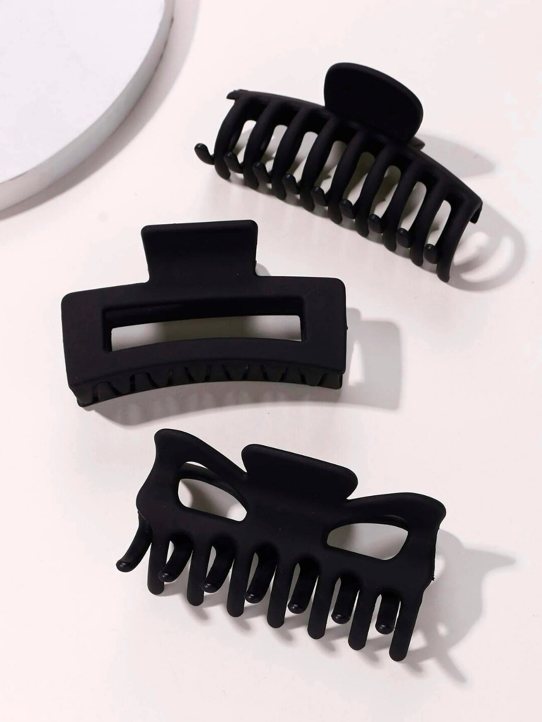 

OOMPH Women Black Set of 3 Claw Clip