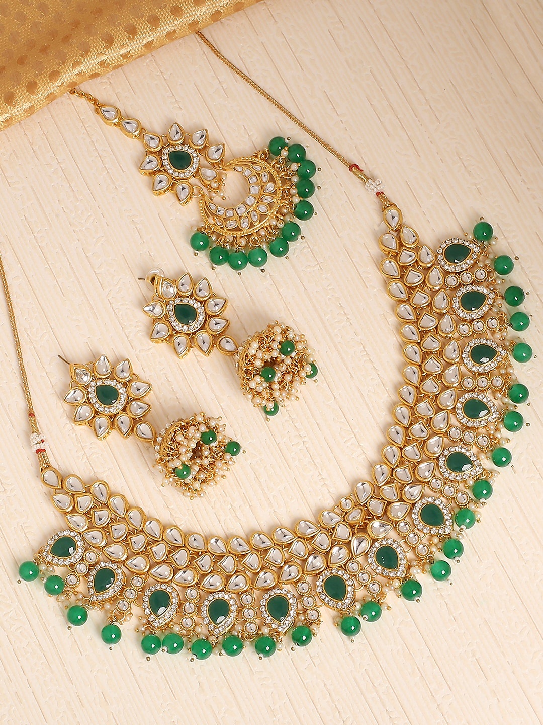 

OOMPH Gold-Toned & Green Kundan Stone-Studded Jewellery Set