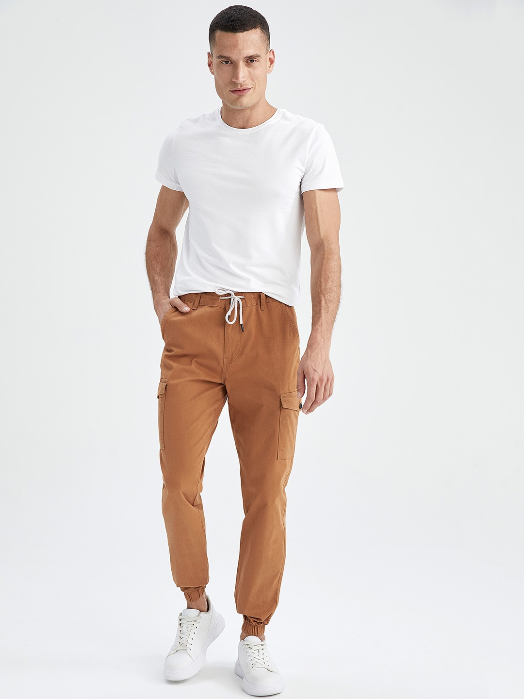 

DeFacto Men Brown Regular Fit Solid Joggers