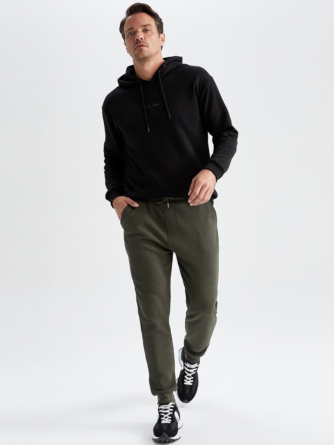 

DeFacto Men Khaki Solid Joggers