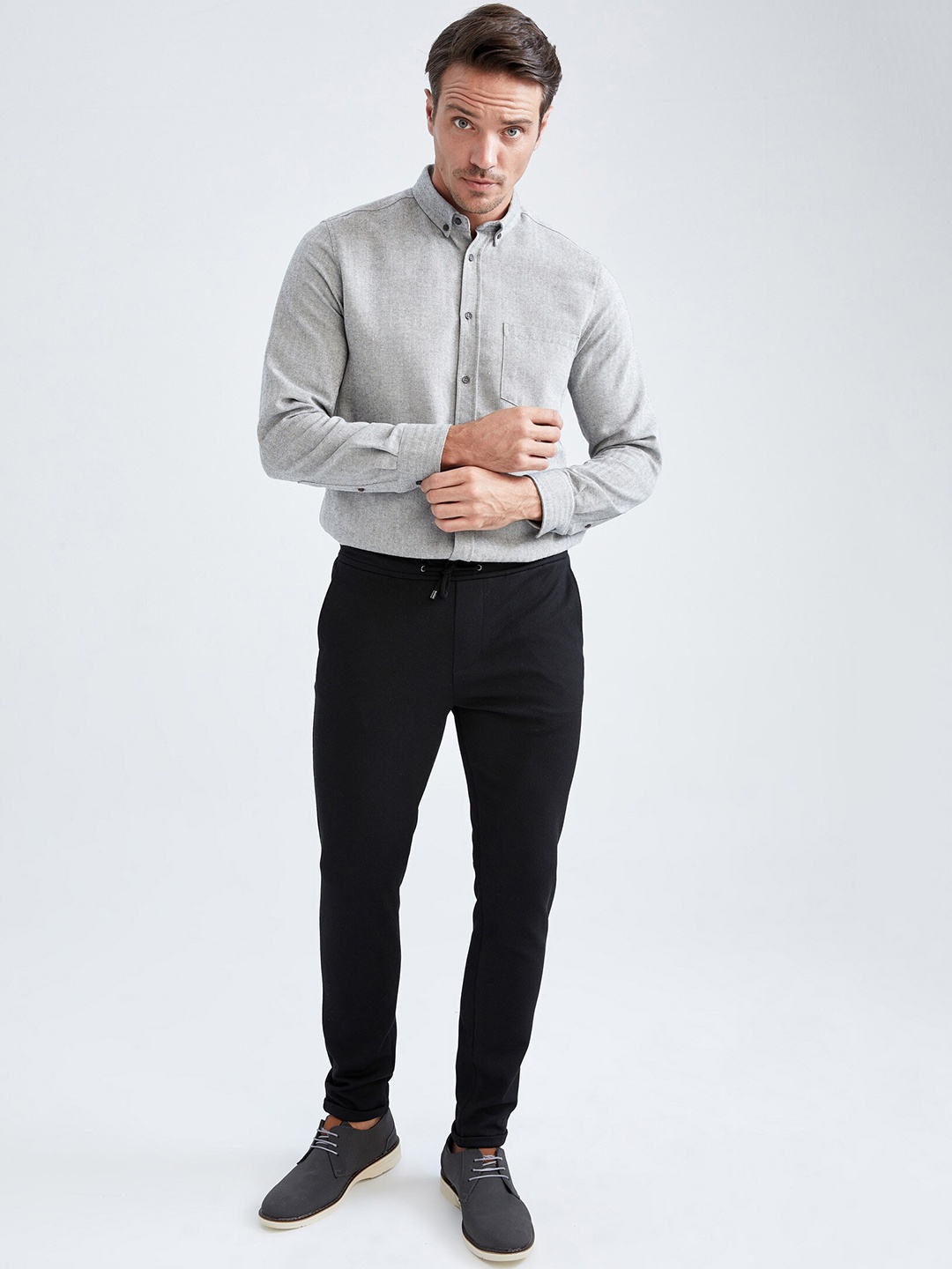 

DeFacto Men Black Mid-Rise Regular Trousers