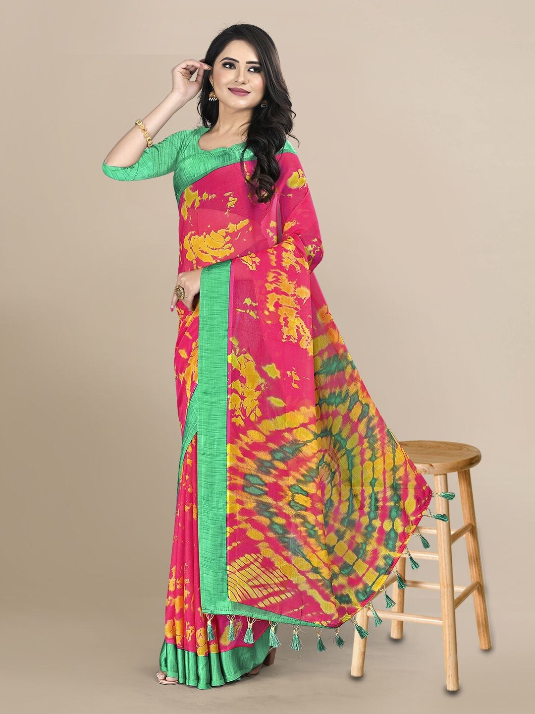 

KALINI Pink & Green Printed Pure Chiffon Saree