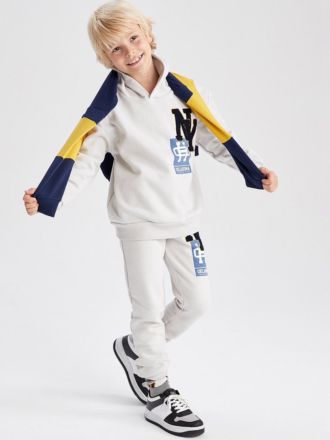 

DeFacto Boys Printed Joggers Trousers, Na