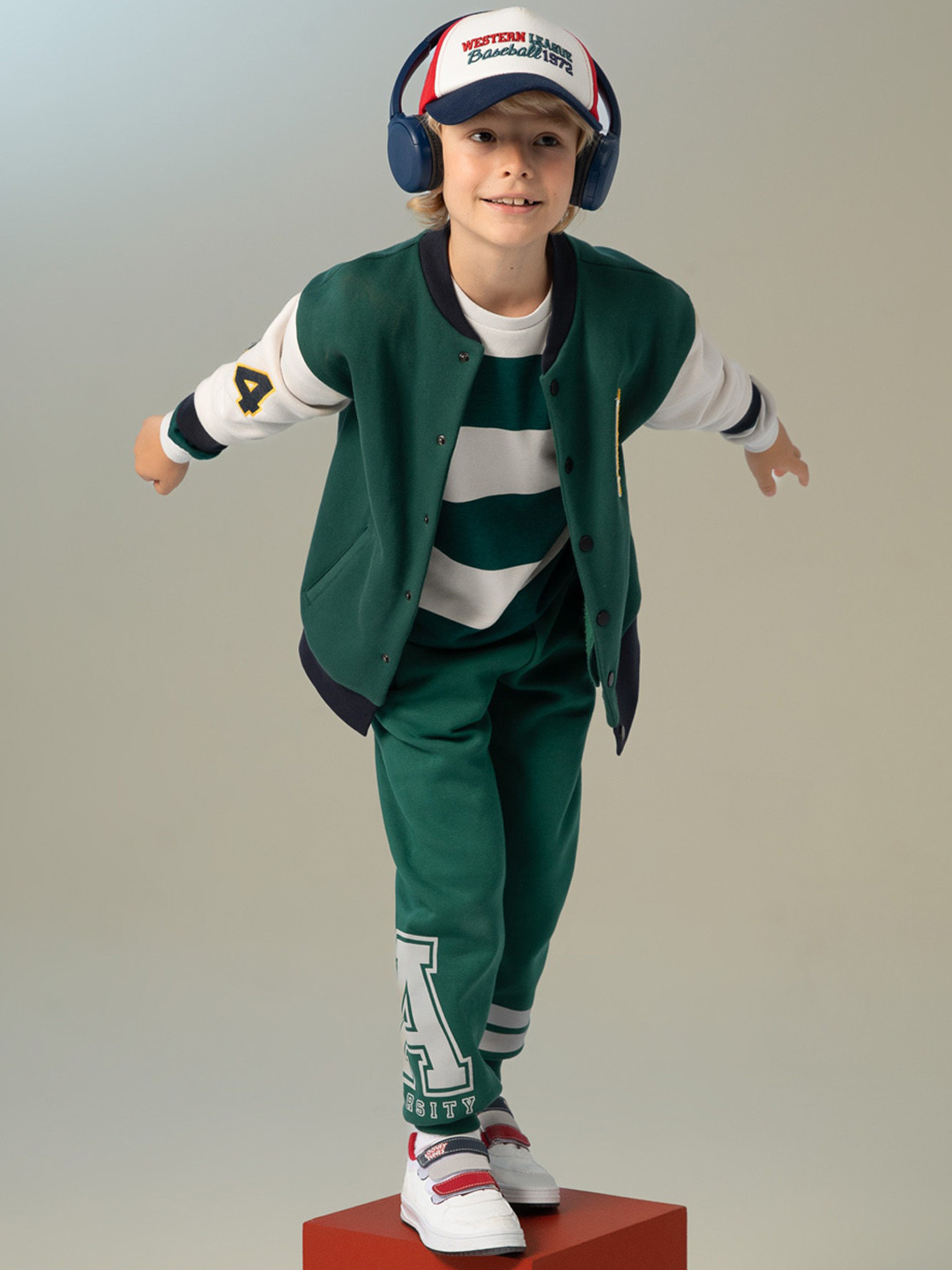 

DeFacto Boys Green Solid Joggers Trousers