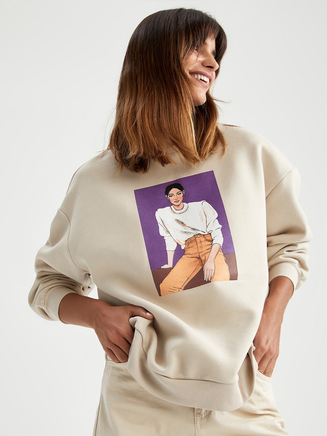 

DeFacto Women Beige Graphic Printed Sweatshirt
