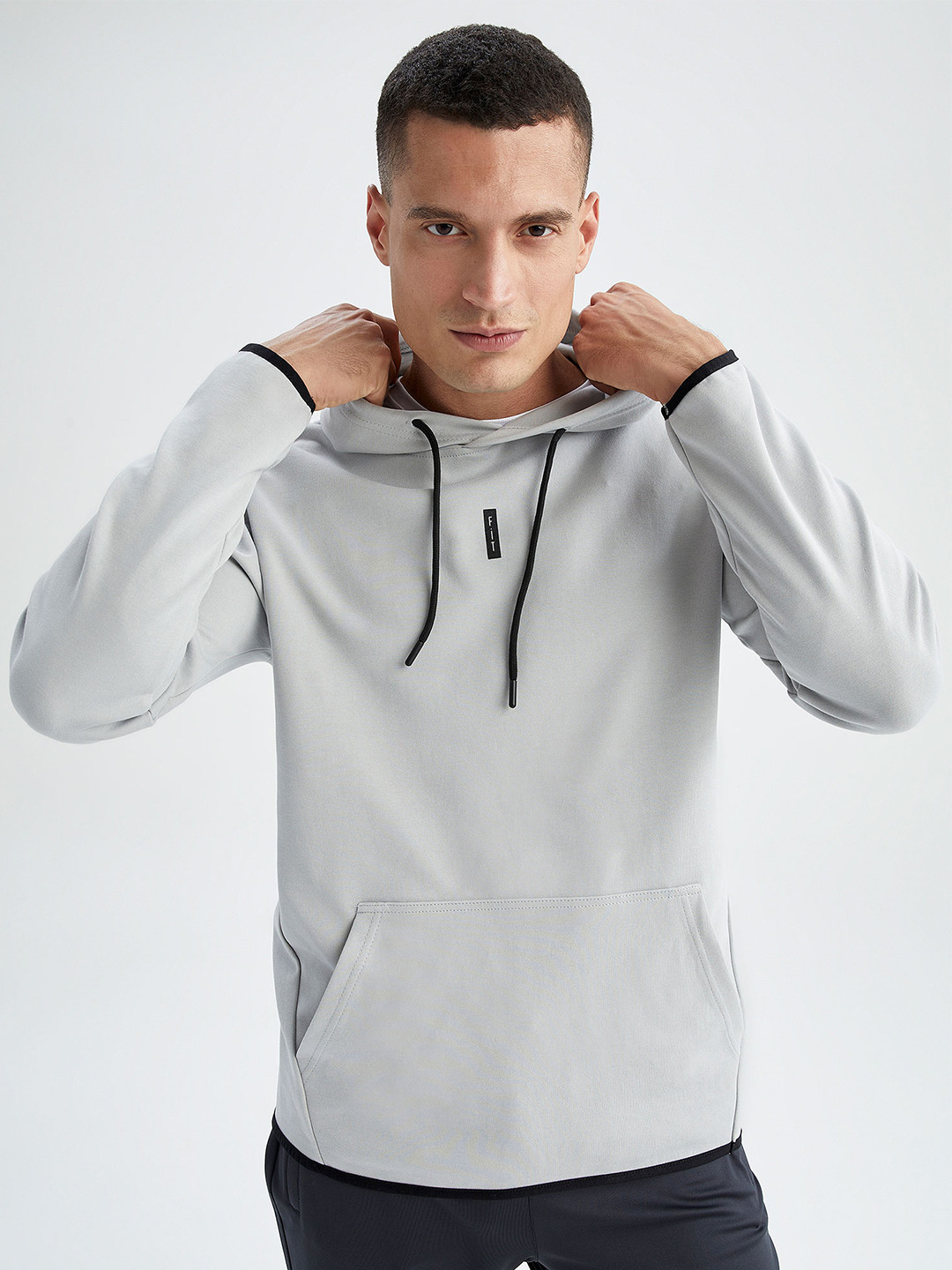 

DeFacto Men Grey Solid Sweatshirt