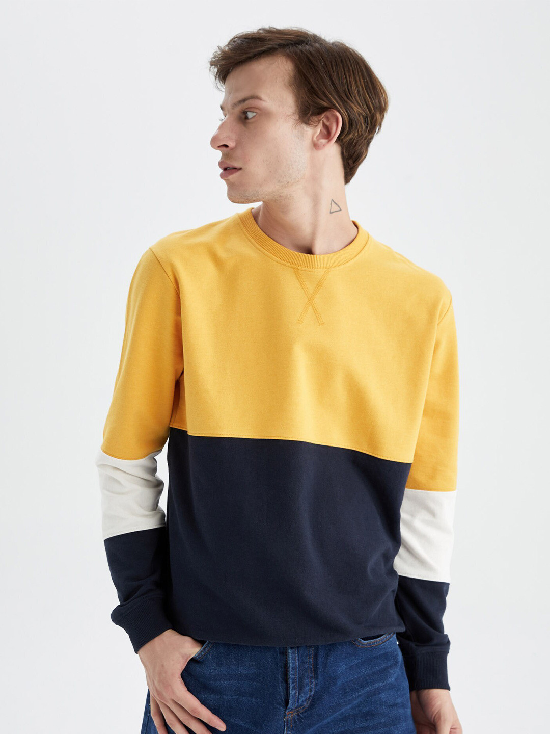 

DeFacto Men Yellow Colourblocked Sweatshirt
