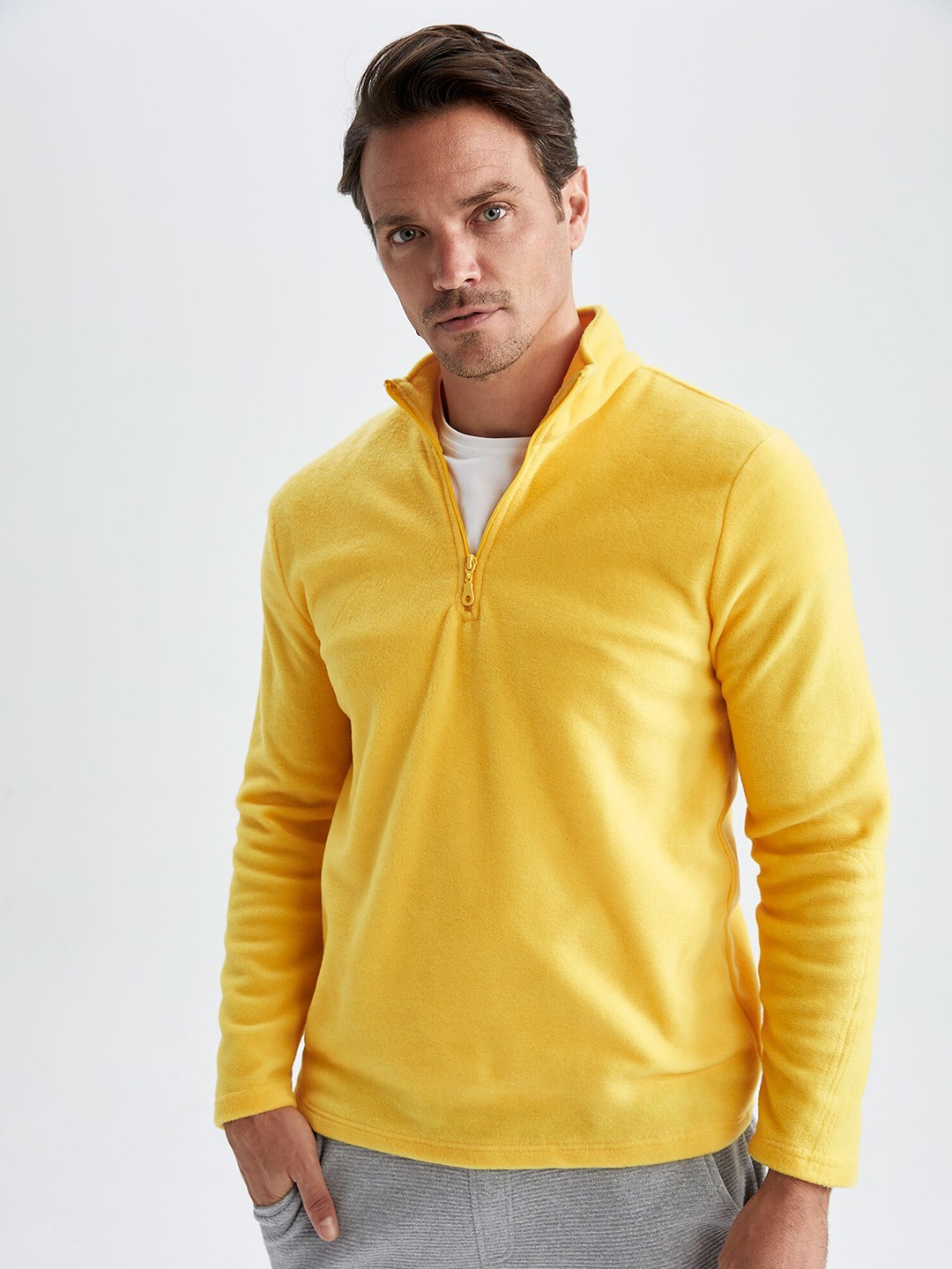 

DeFacto Men Yellow Solid Sweatshirt