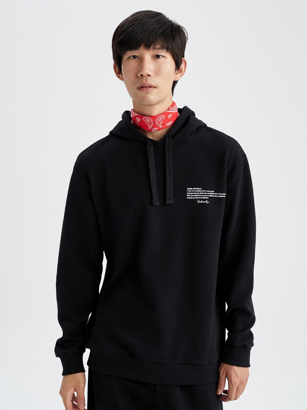 

DeFacto Men Black Hooded Sweatshirt