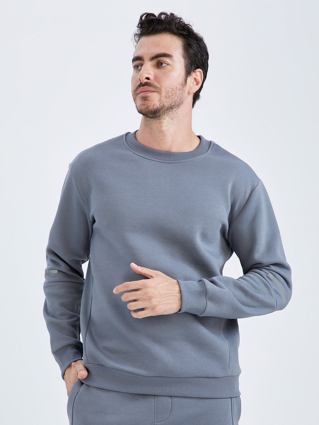 

DeFacto Men Grey Pullover Sweatshirt
