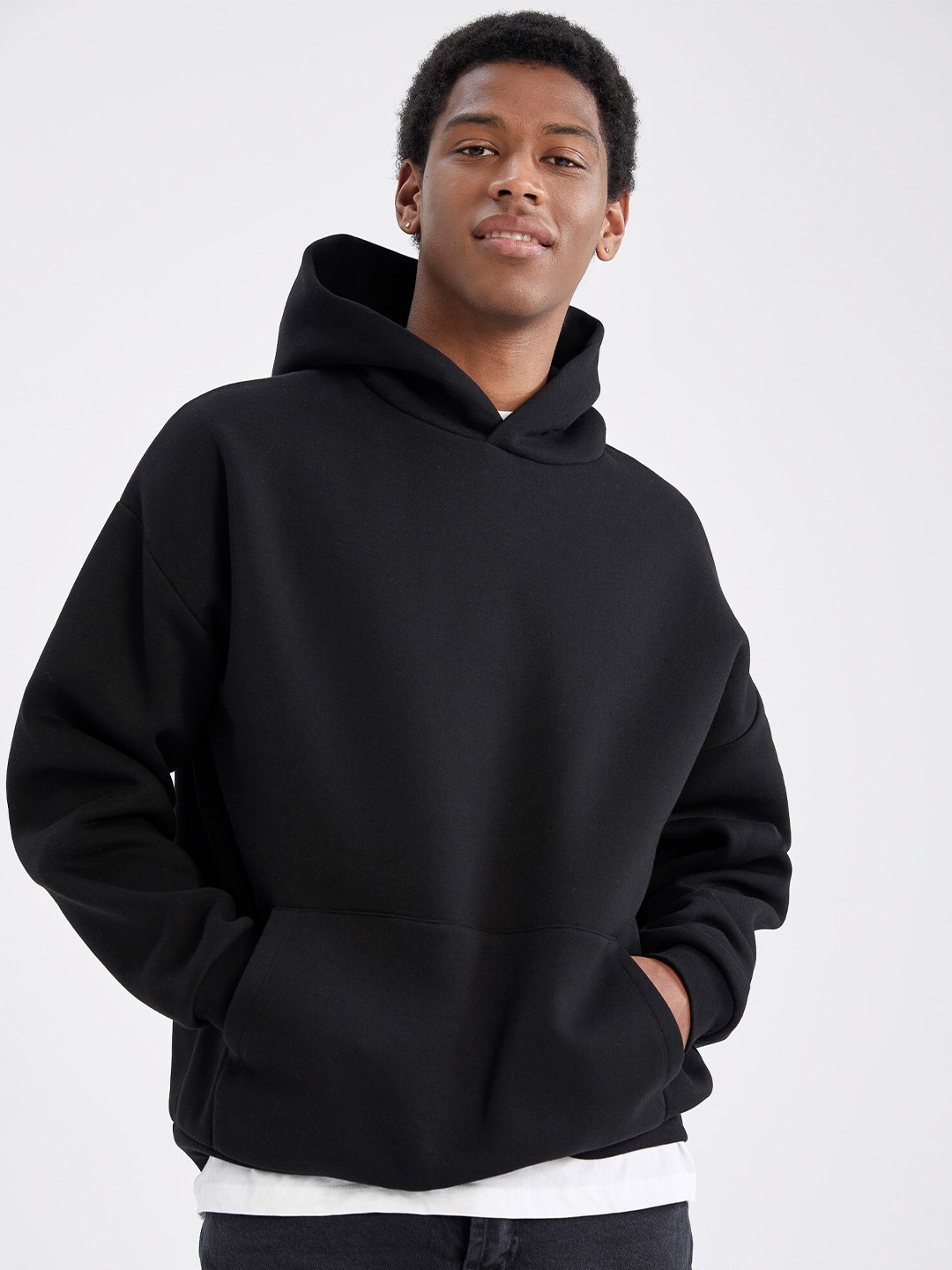 

DeFacto Men Black Hooded Sweatshirt