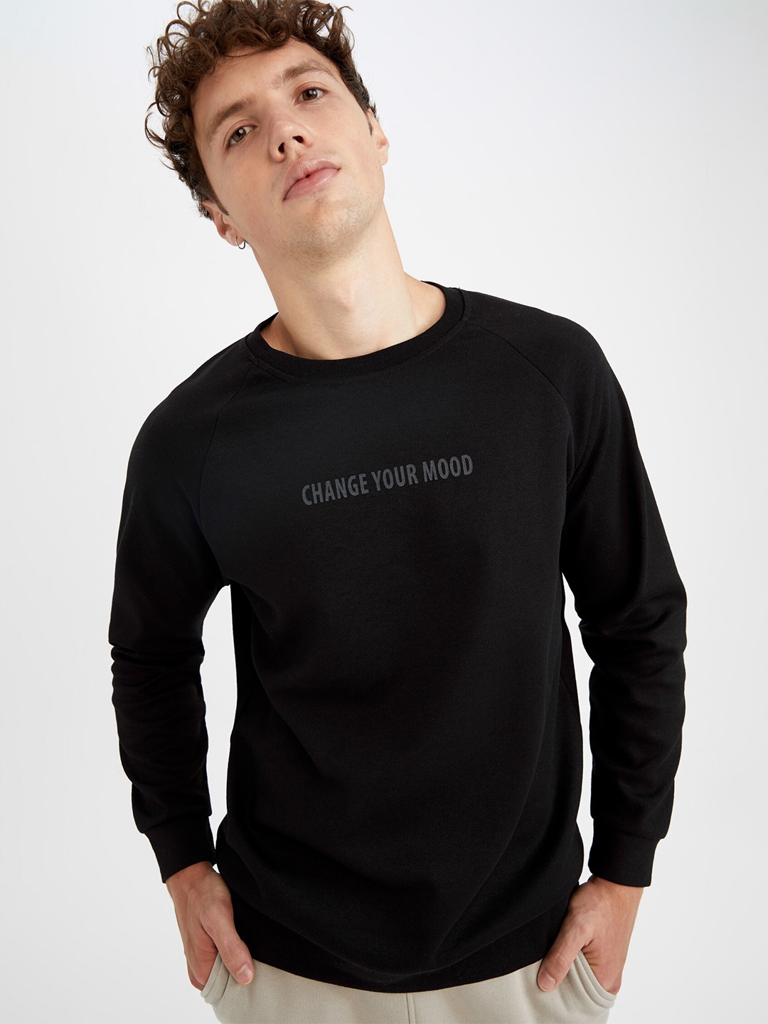 

DeFacto Men Black Sweatshirt