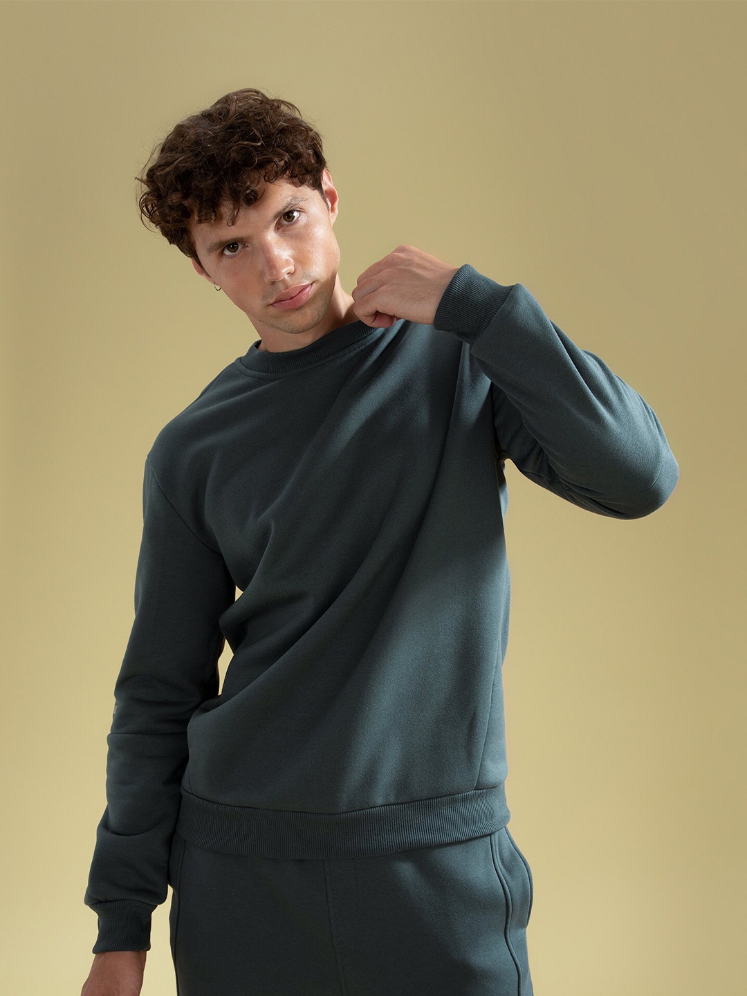 

DeFacto Men Green Solid Sweatshirt