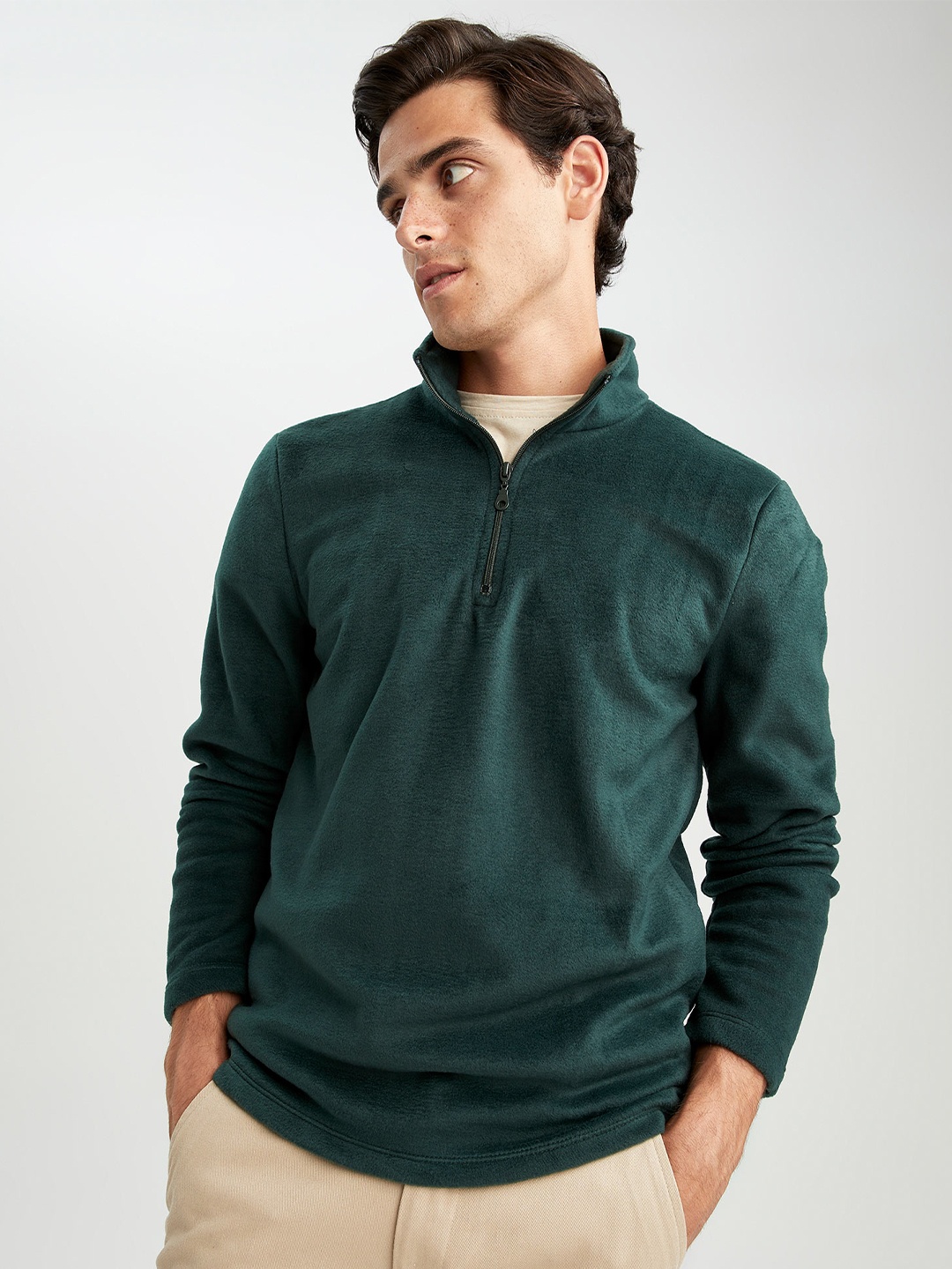 

DeFacto Men Green Solid Polyester Long Sleeves Sweatshirt