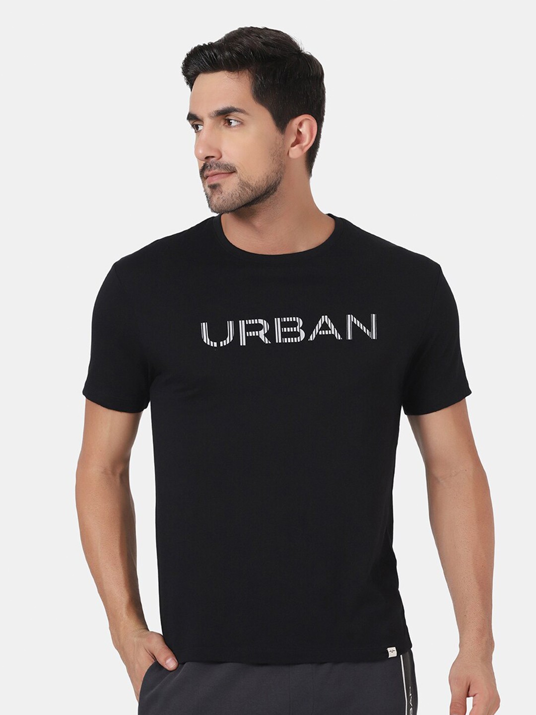 

Blackberrys Men Black Typography Printed Pure Cotton Slim Fit T-shirt