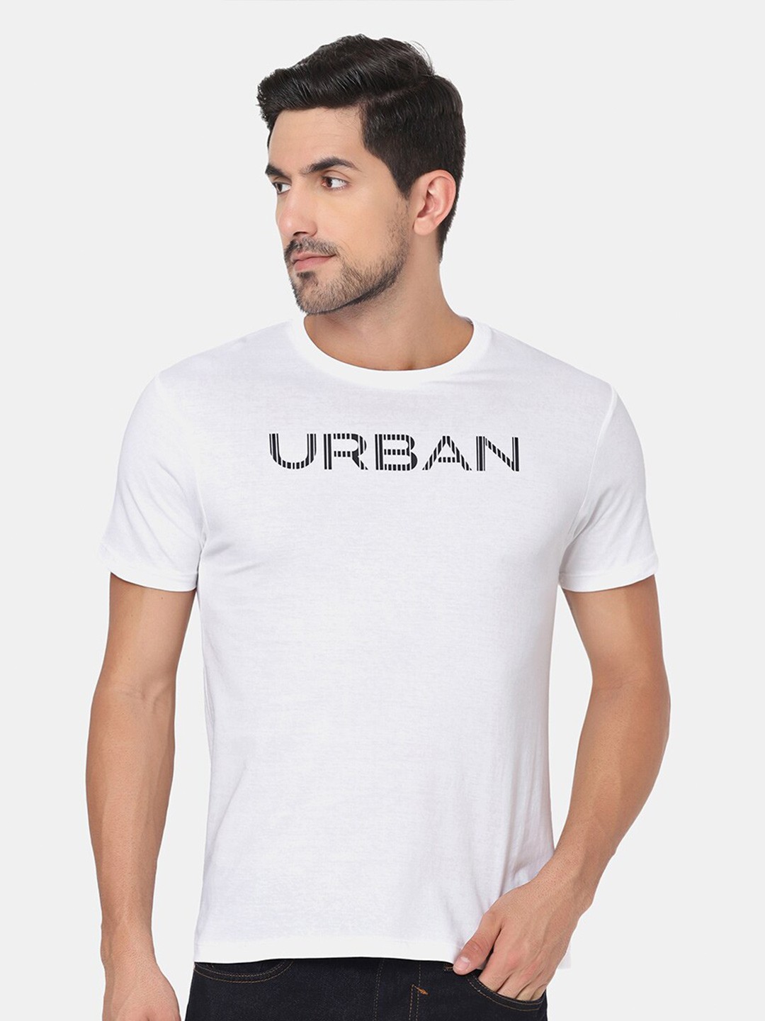 

Blackberrys Men White Typography Printed Pure Cotton Slim Fit T-shirt
