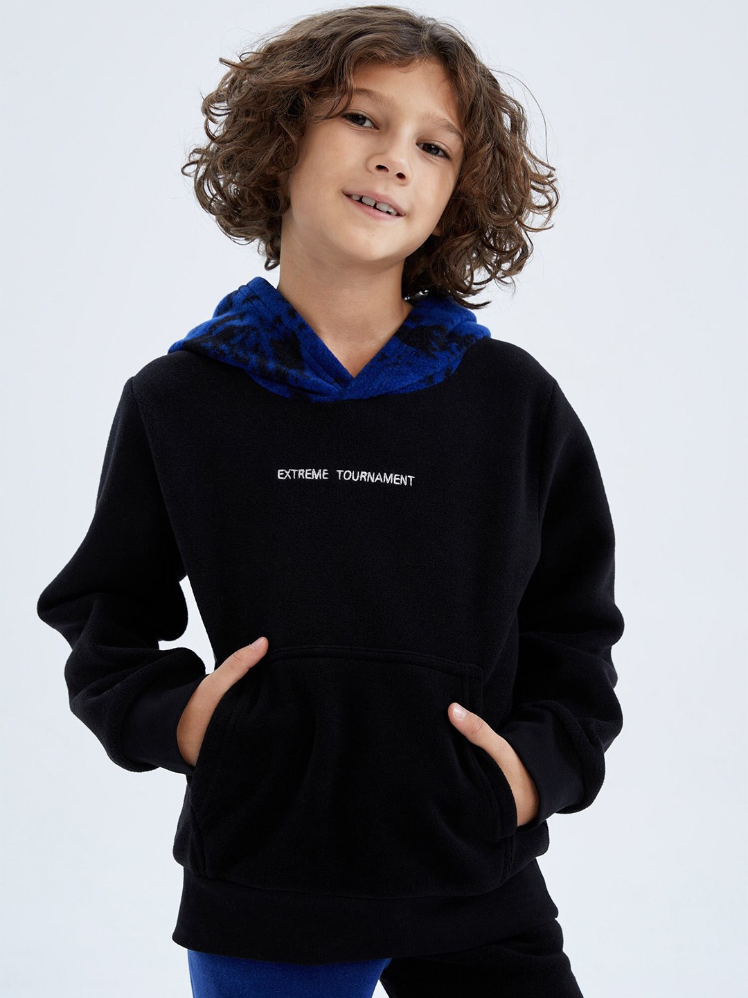 

DeFacto Boys Black & Blue Printed Hooded Sweatshirt