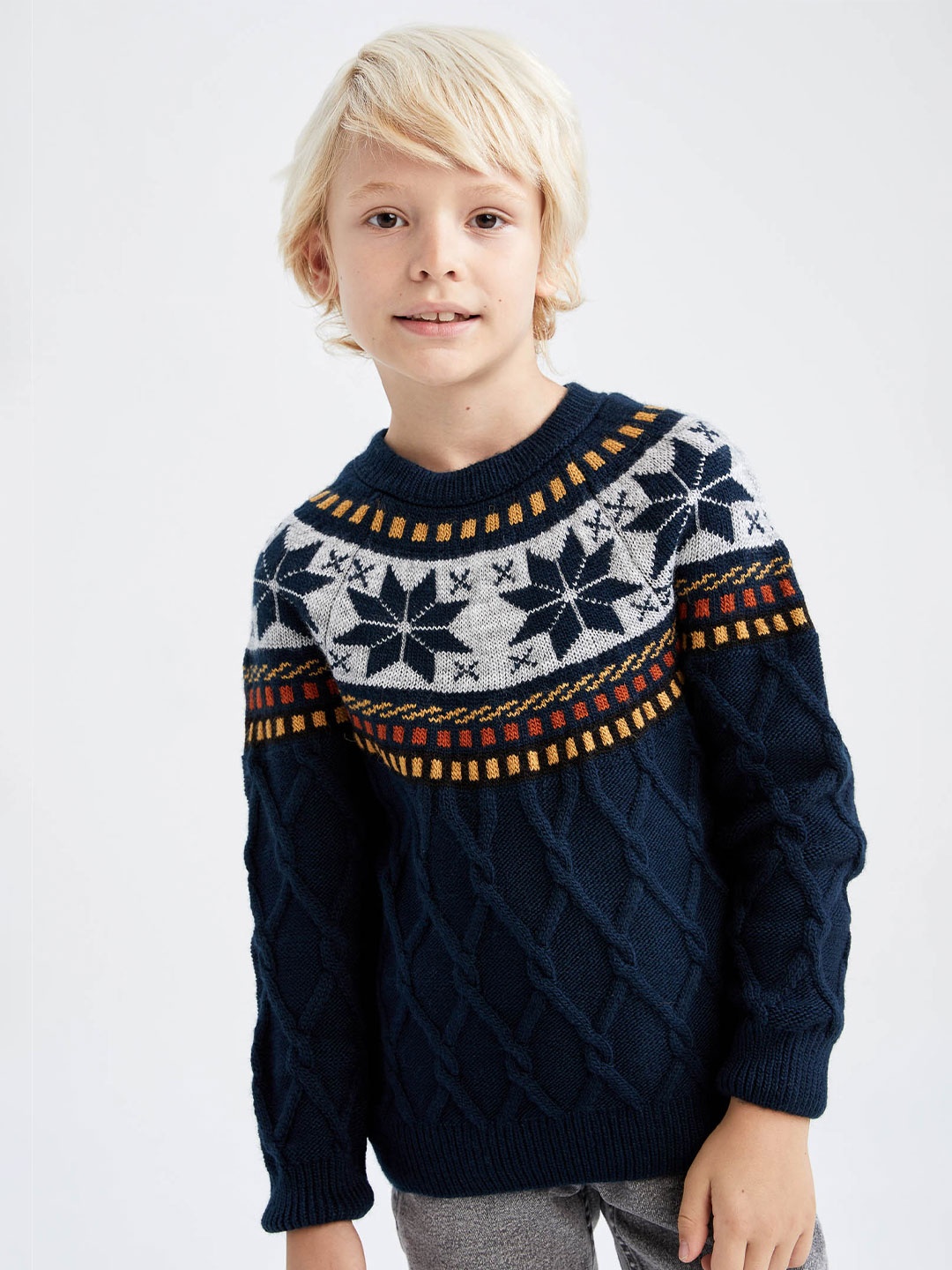 

DeFacto Boys Navy Blue & White Floral Pullover Sweaters