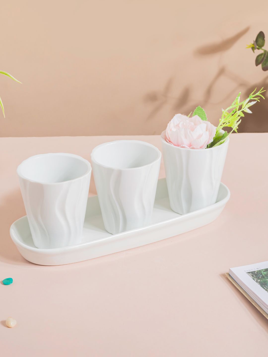 

Nestasia Set Of 3 White Textured Ceramic Planters With Plate