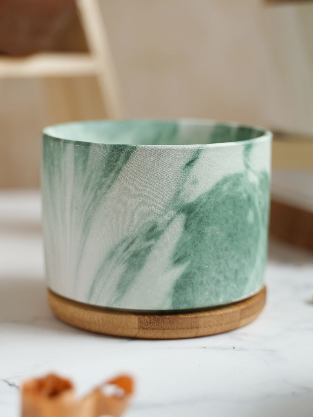 

Nestasia Green Solid Ceramic Planter